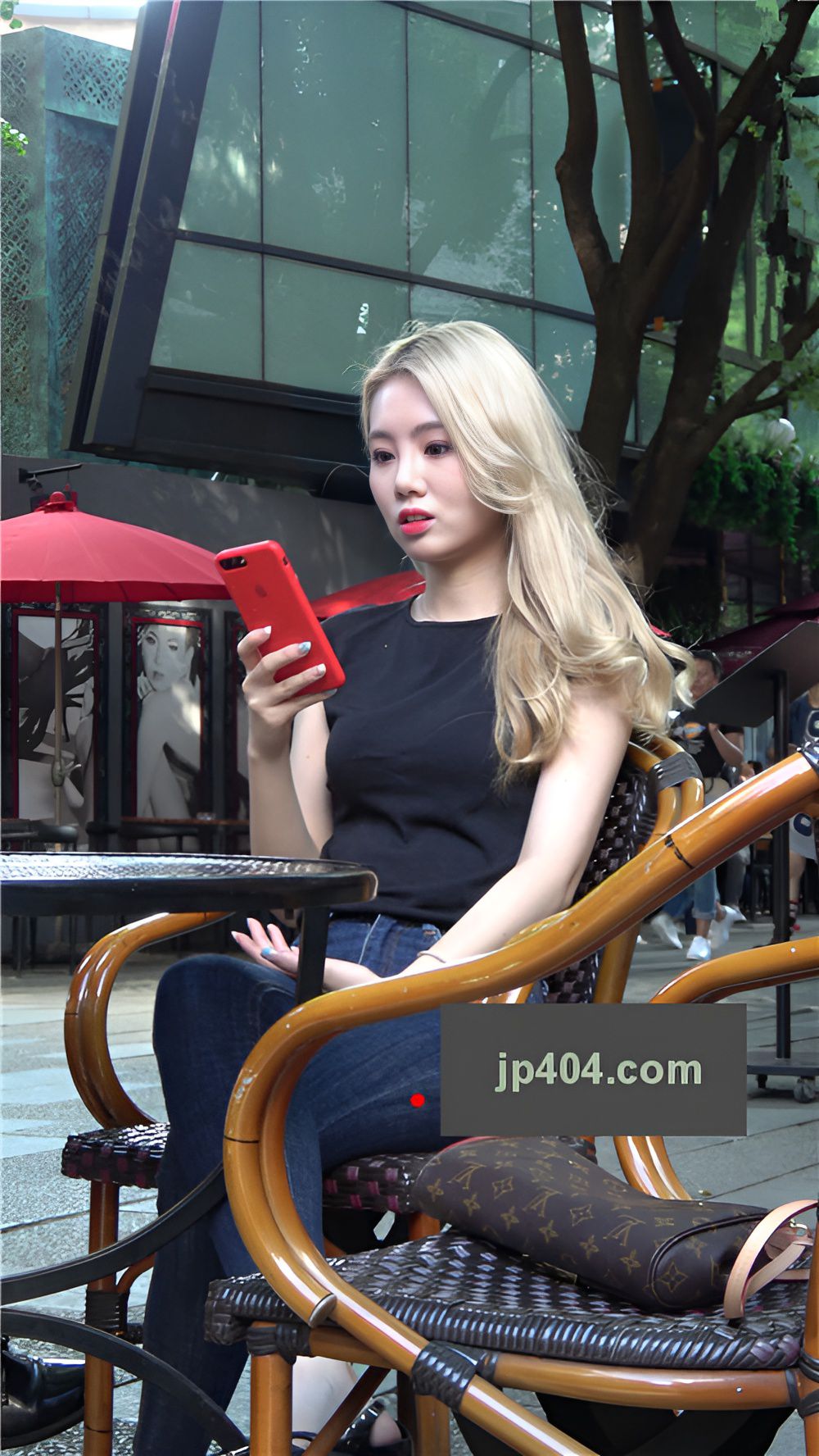 牛仔裤黄发美女[3.43G/MP4]