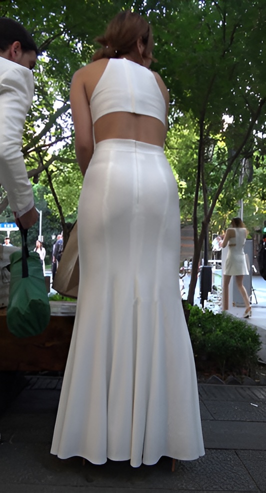 气质白色长裙美女[2.42G/MP4]