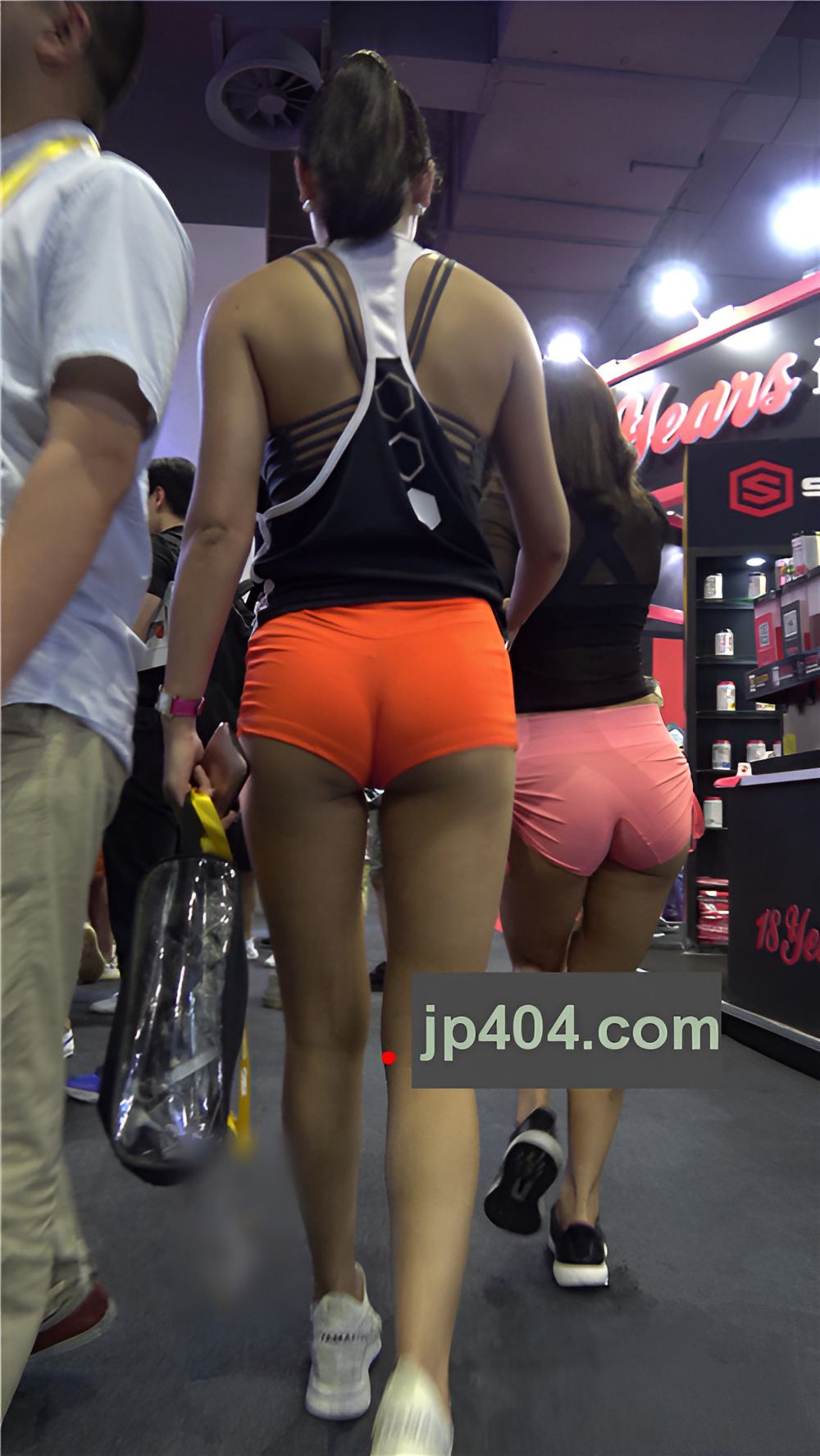 喜欢健身的紧身短裤美女[3.63G/MP4]