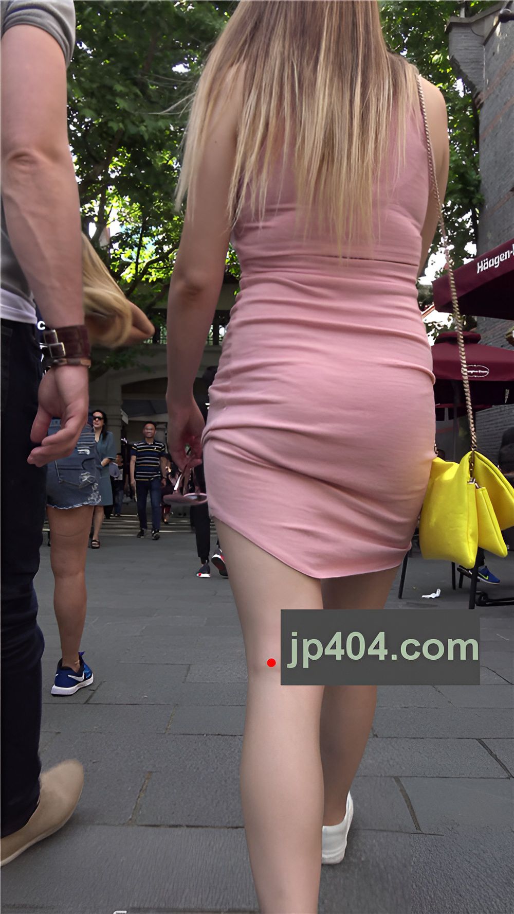 漂亮的粉裙小姐姐[3.22G/MP4]