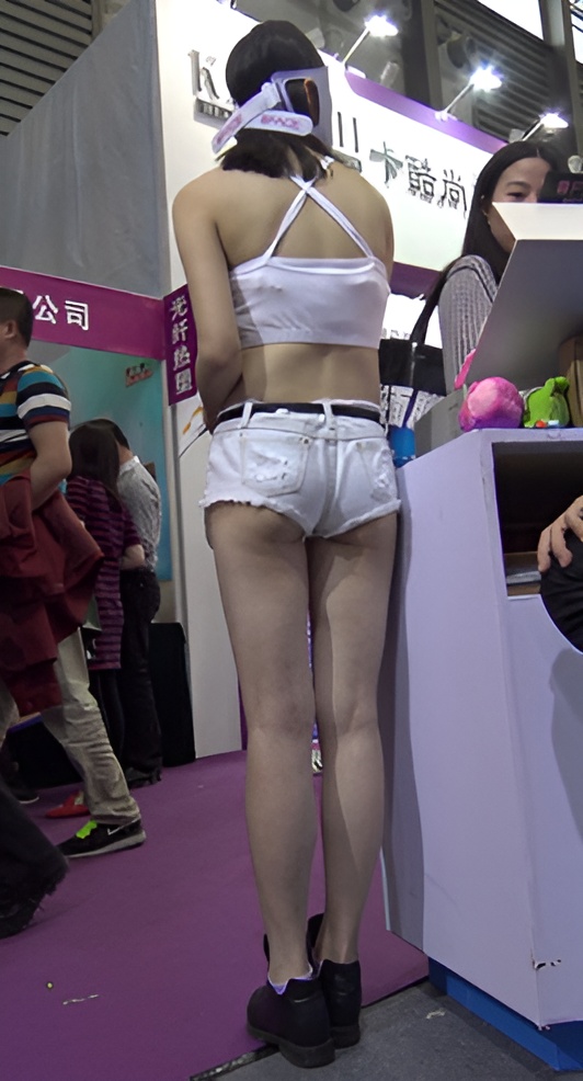 戴着面罩的模特妹子[3.87G/MP4]